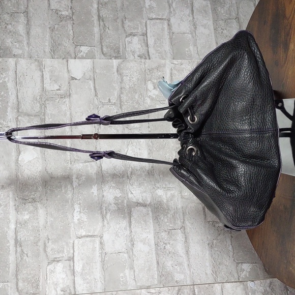 Cul-de-sac Leather Drawstring Shoulder Bag - Picture 3 of 11